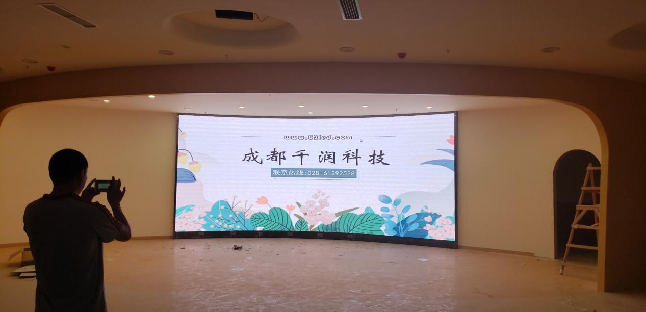 LED顯示屏,室內(nèi)P3內(nèi)弧屏,室內(nèi)LED屏,led屏,四川led顯示屏,成都led顯示屏